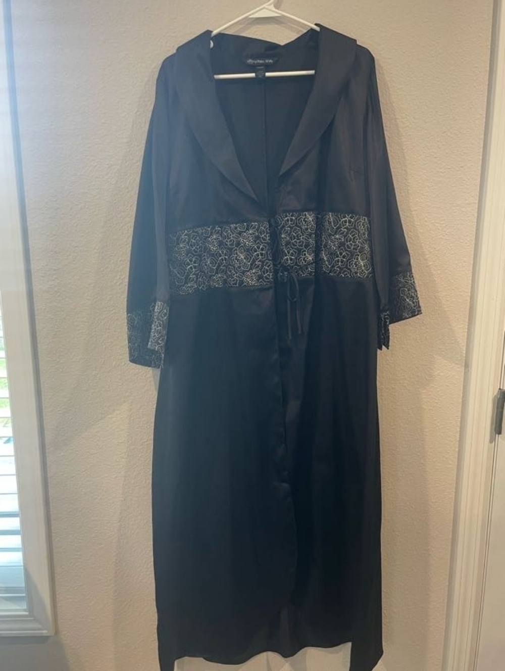 Victorias Secret Vintage‎ Black Cream Satin Lace Long Sleeve Full Length Robe LG